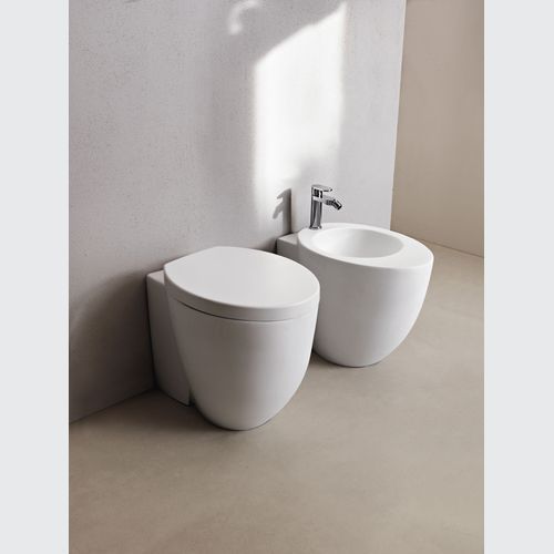 Le Giare Back to Wall Toilet and Bidet by cielo