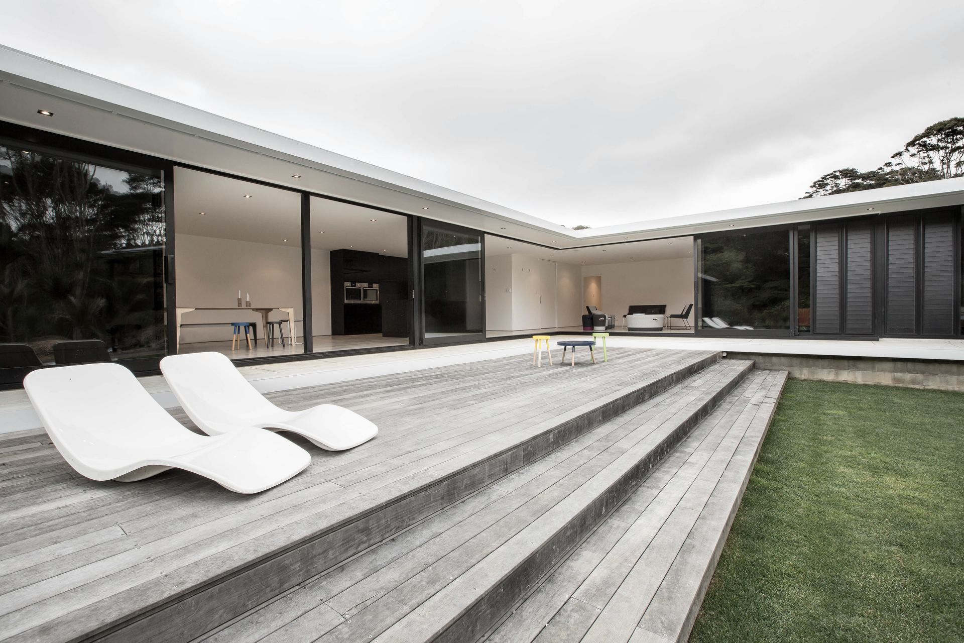 V House by CHRIS TATE