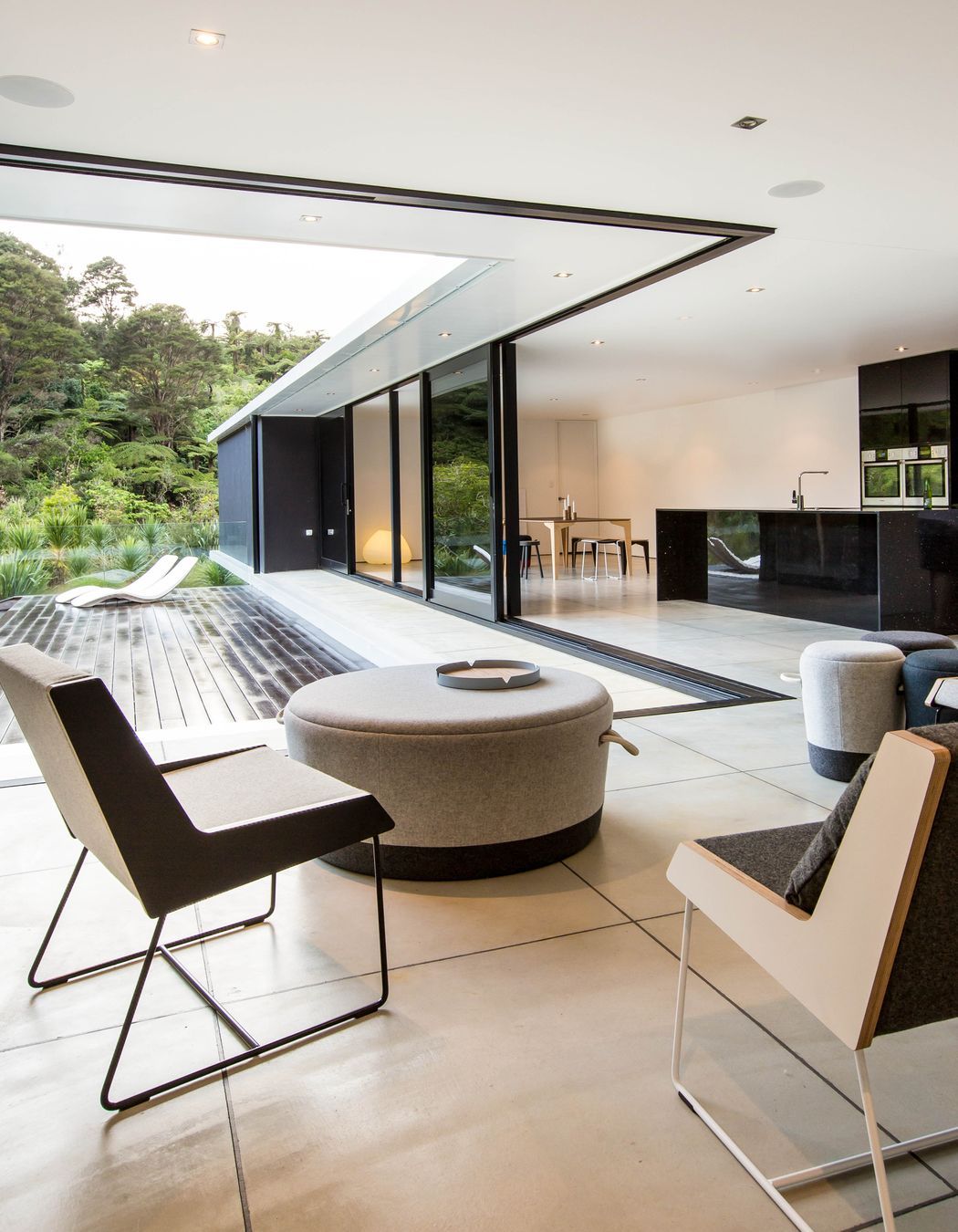 V House by CHRIS TATE