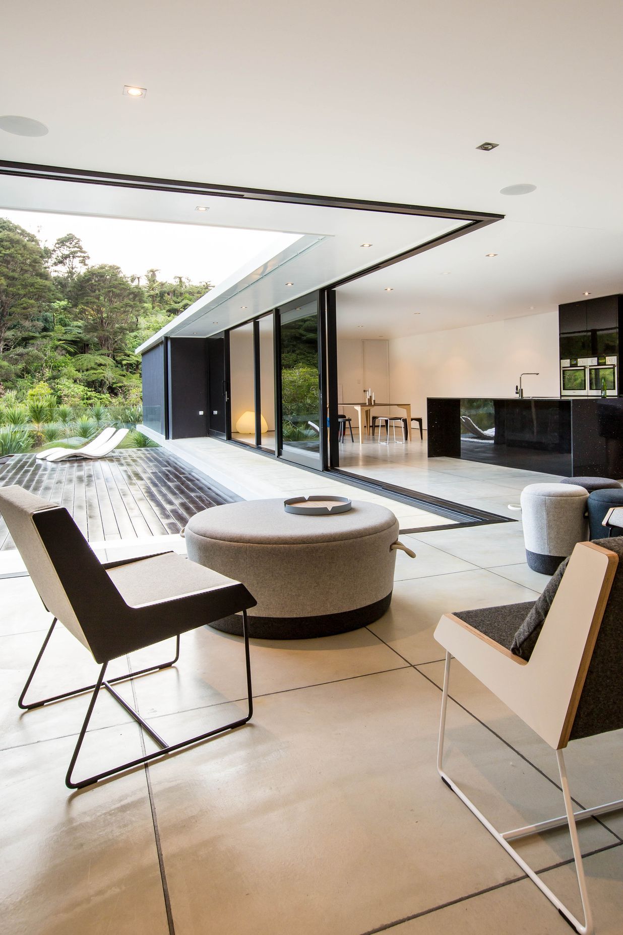 V House by CHRIS TATE
