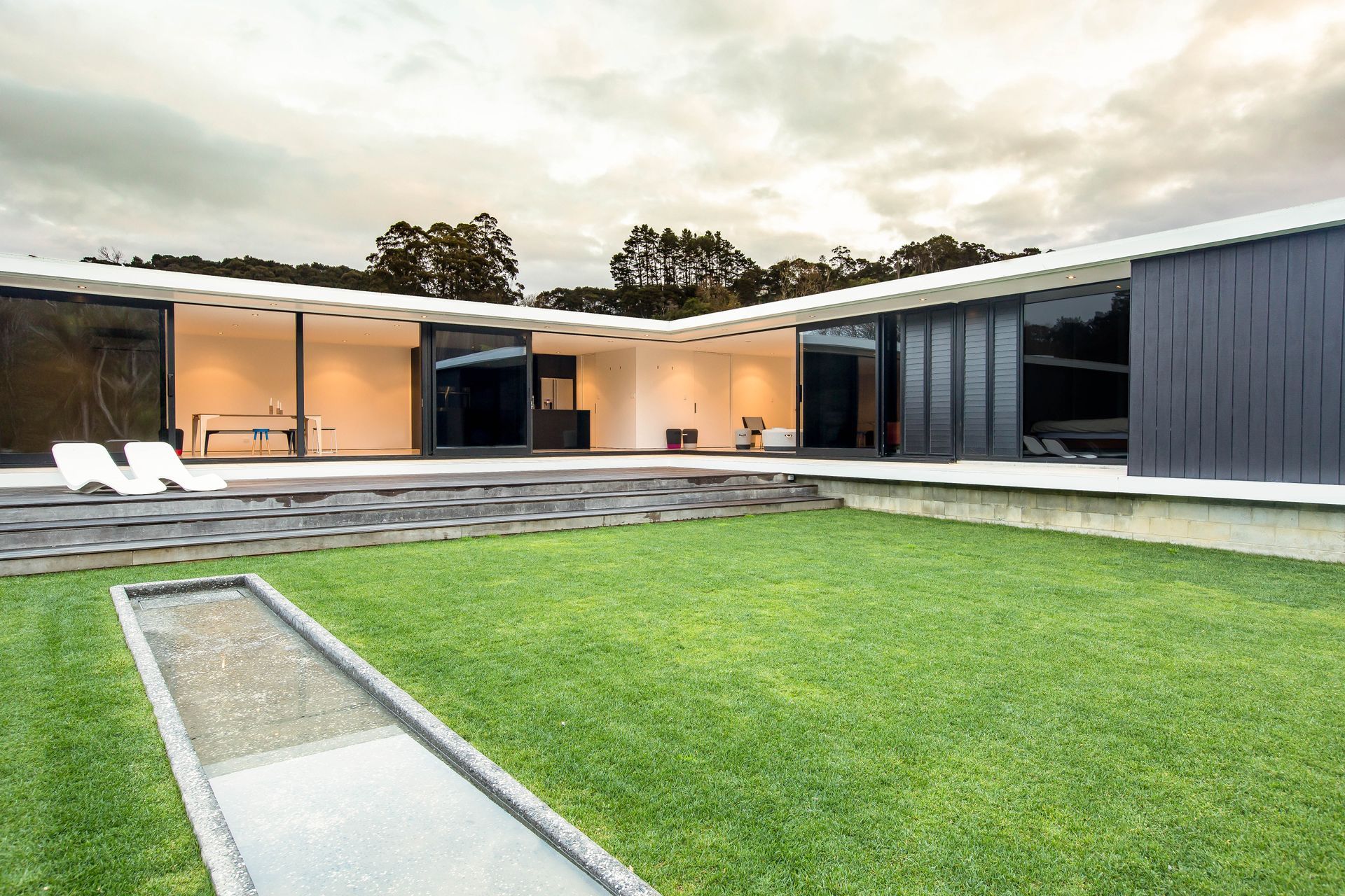 V House by CHRIS TATE