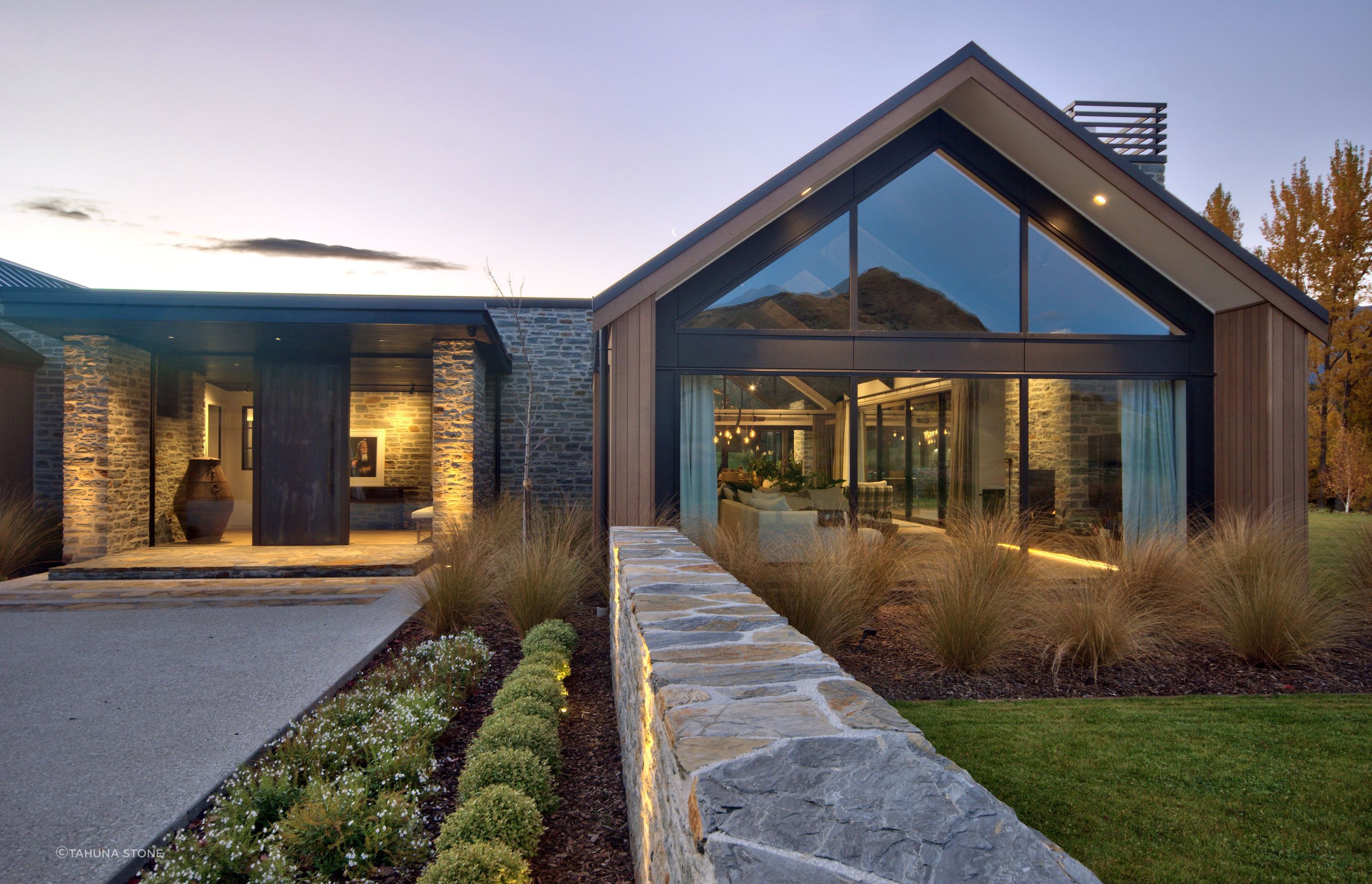 Blair uses traditional techniques and locally sourced schist stone to install cladding for houses, fireplaces, chimneys and landscaping walls across New Zealand.