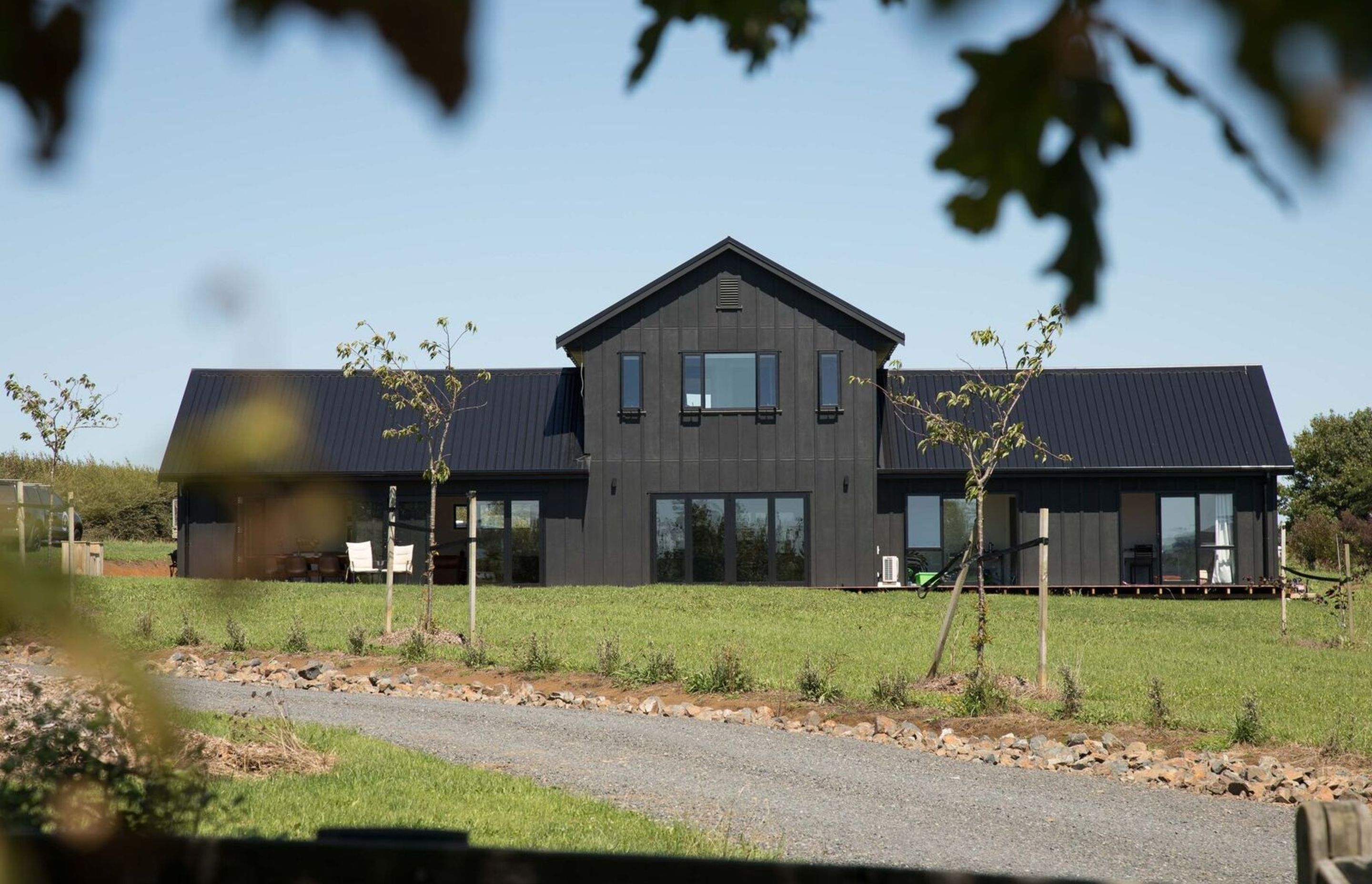 From single-storey coastal retreats, to two-storey contemporary homes, Customkit Buildings helps to design and manufacture barn-style buildings.