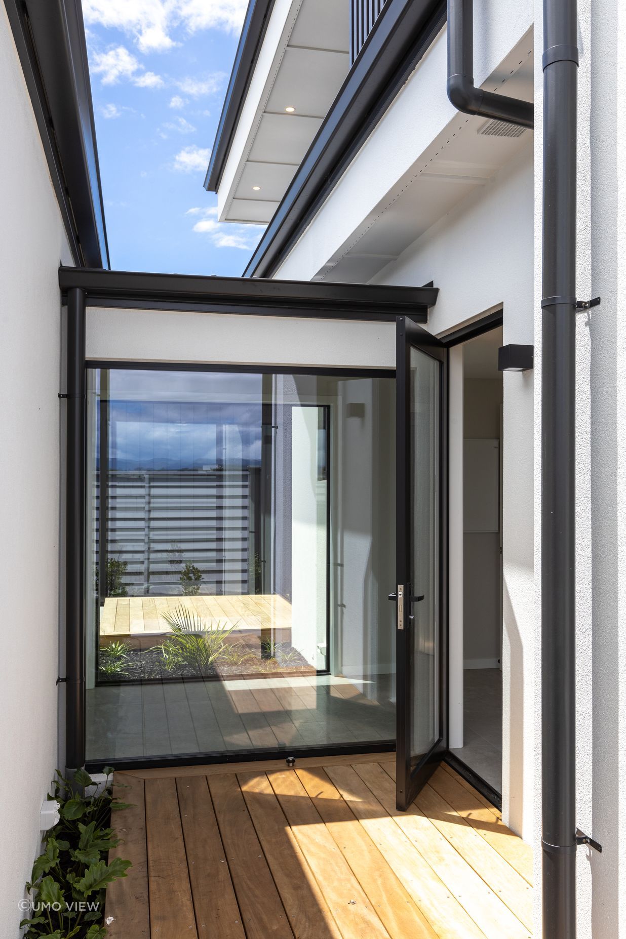 The view is captured from every possible area of the home with extensive glazing.