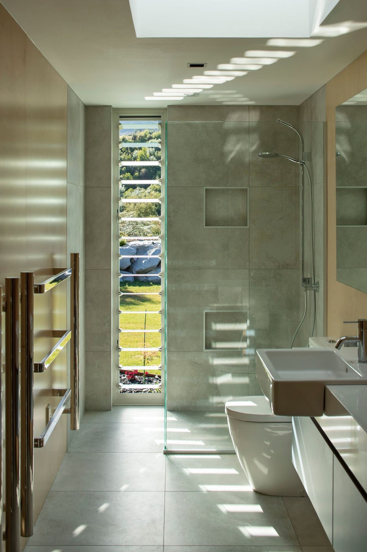 Louvres provide excellent ventilation in the bathrooms. Photograph: Simon Devitt.