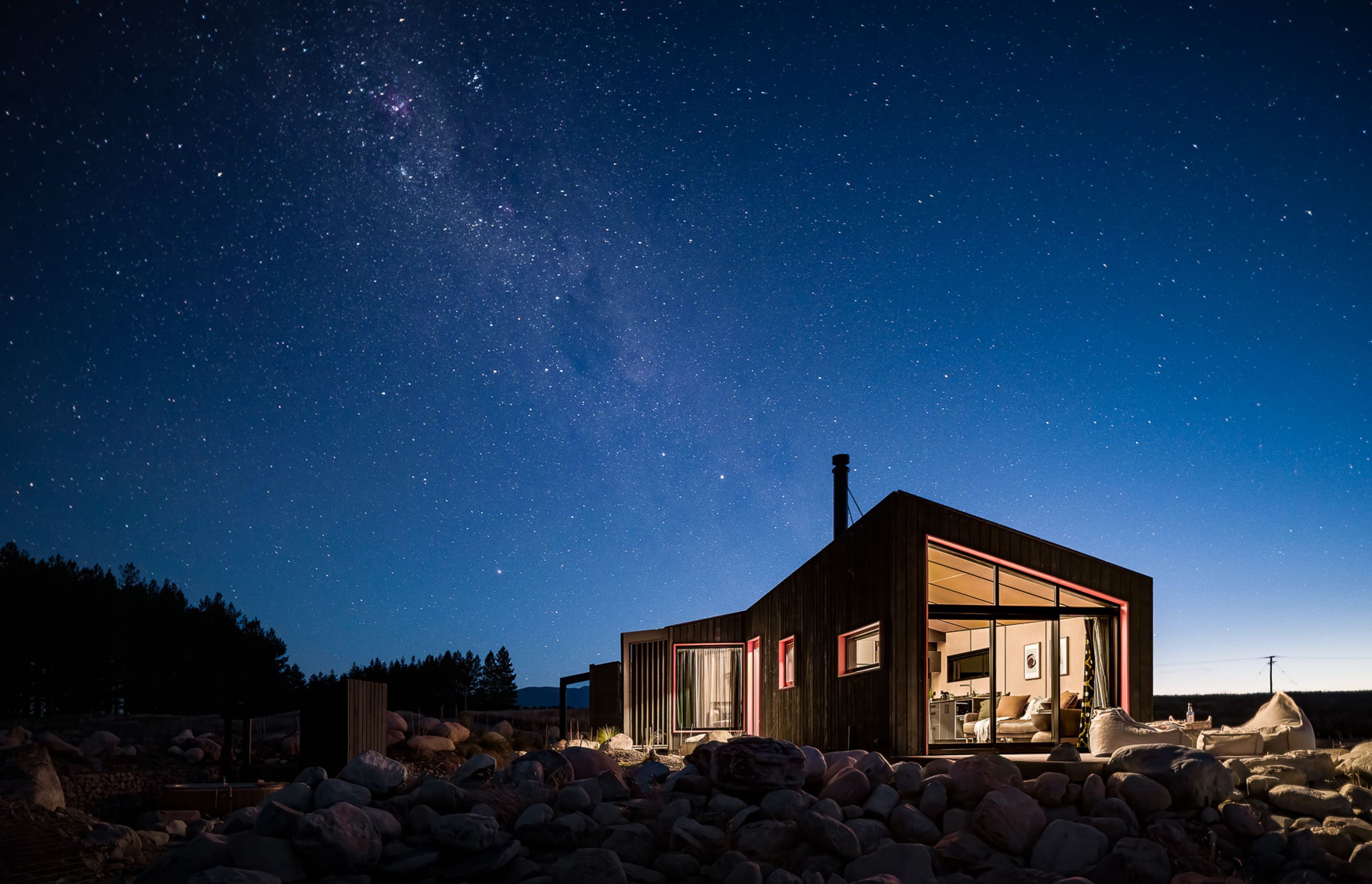 Located on the outskirts of Twizel, the cabin enjoys views of the prized and protected Mackenzie Aoraki Dark Sky Reserve.