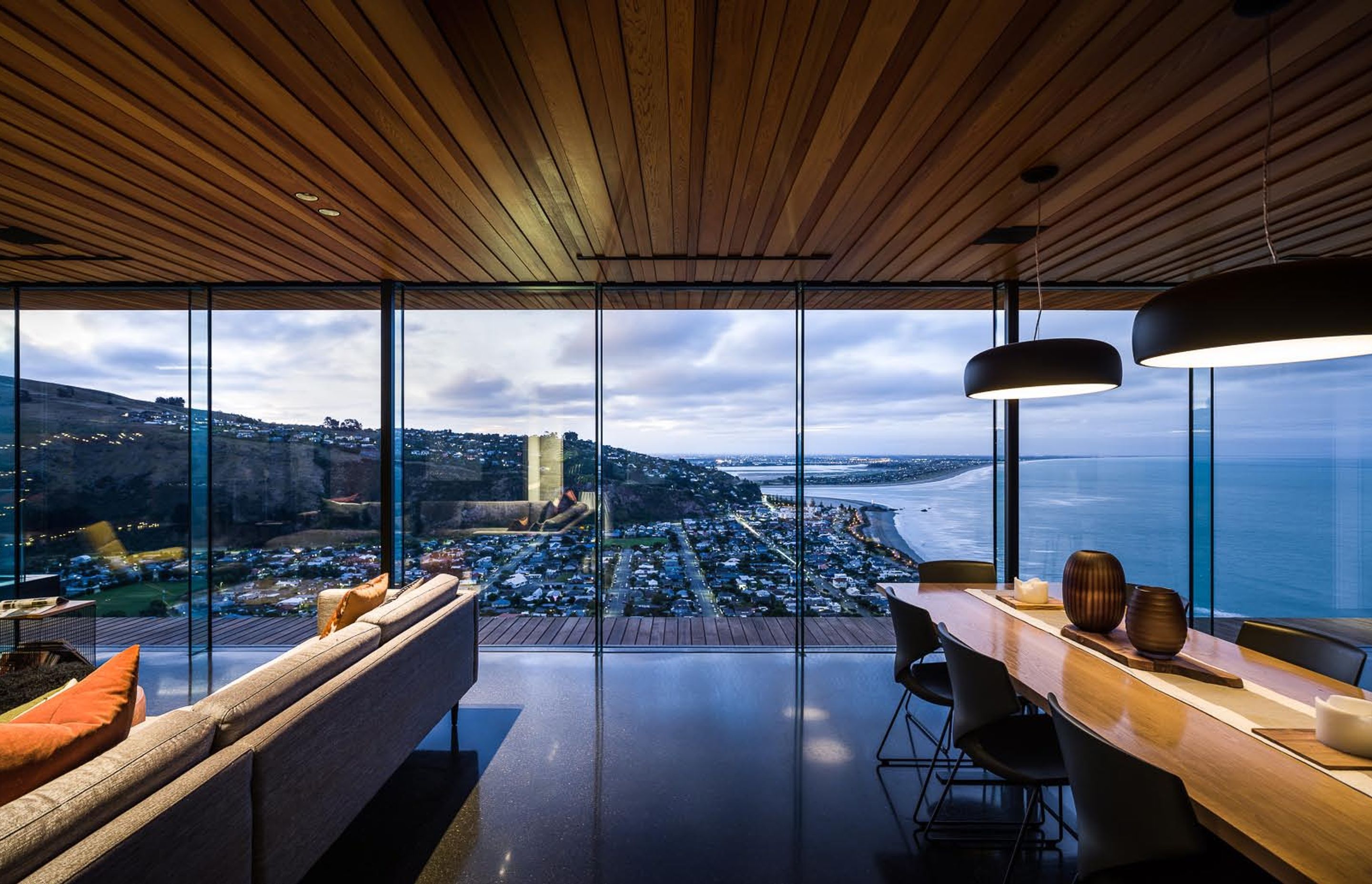 Floor-to-ceiling glazing in the living pavilion looks out over the ocean and towards Christchurch city.