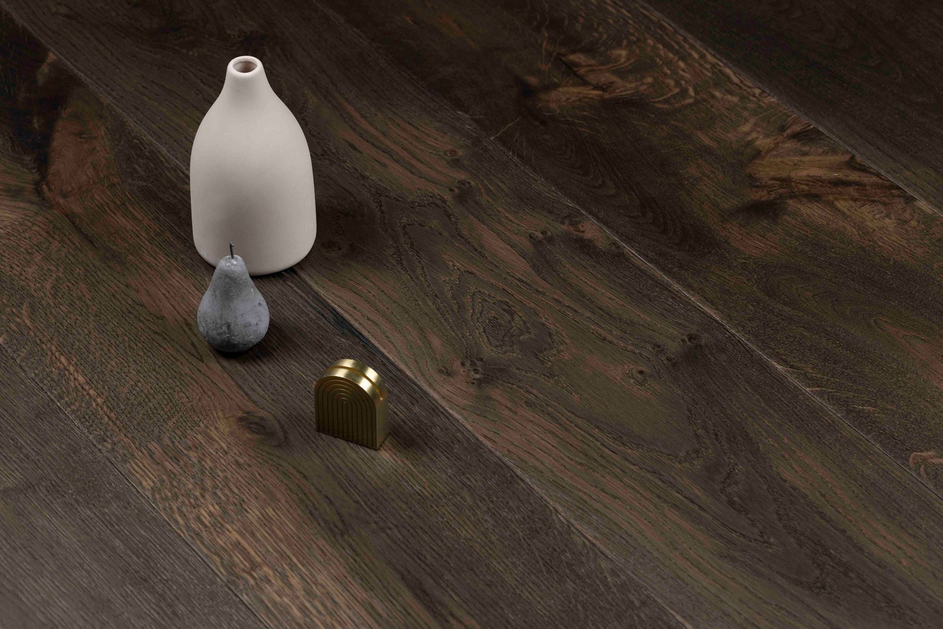 Various finishes are available; smoked copper, for example, exudes deep burgundy with subtle copper undertones.